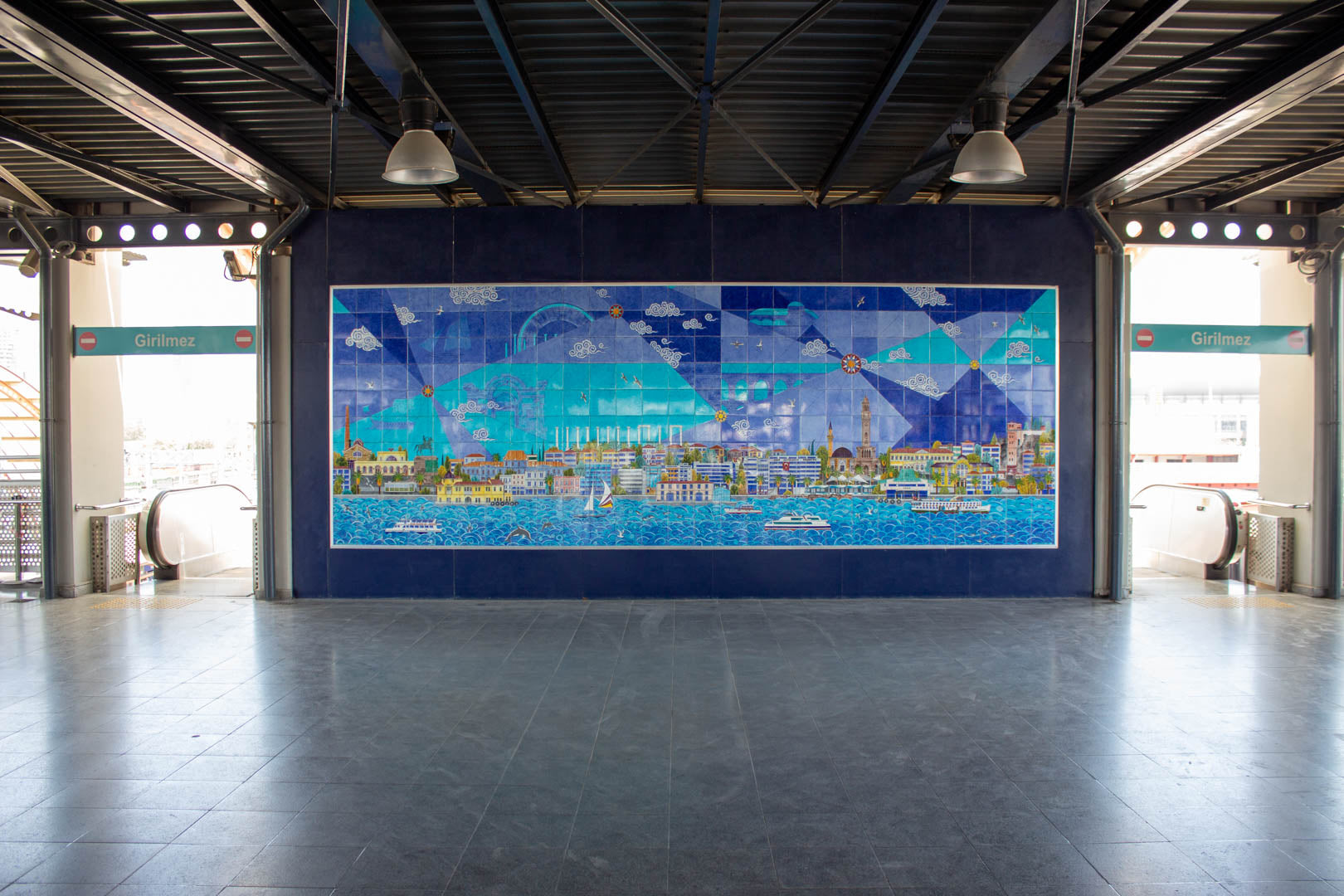 Halkapınar Metro İstasyonu İzmir