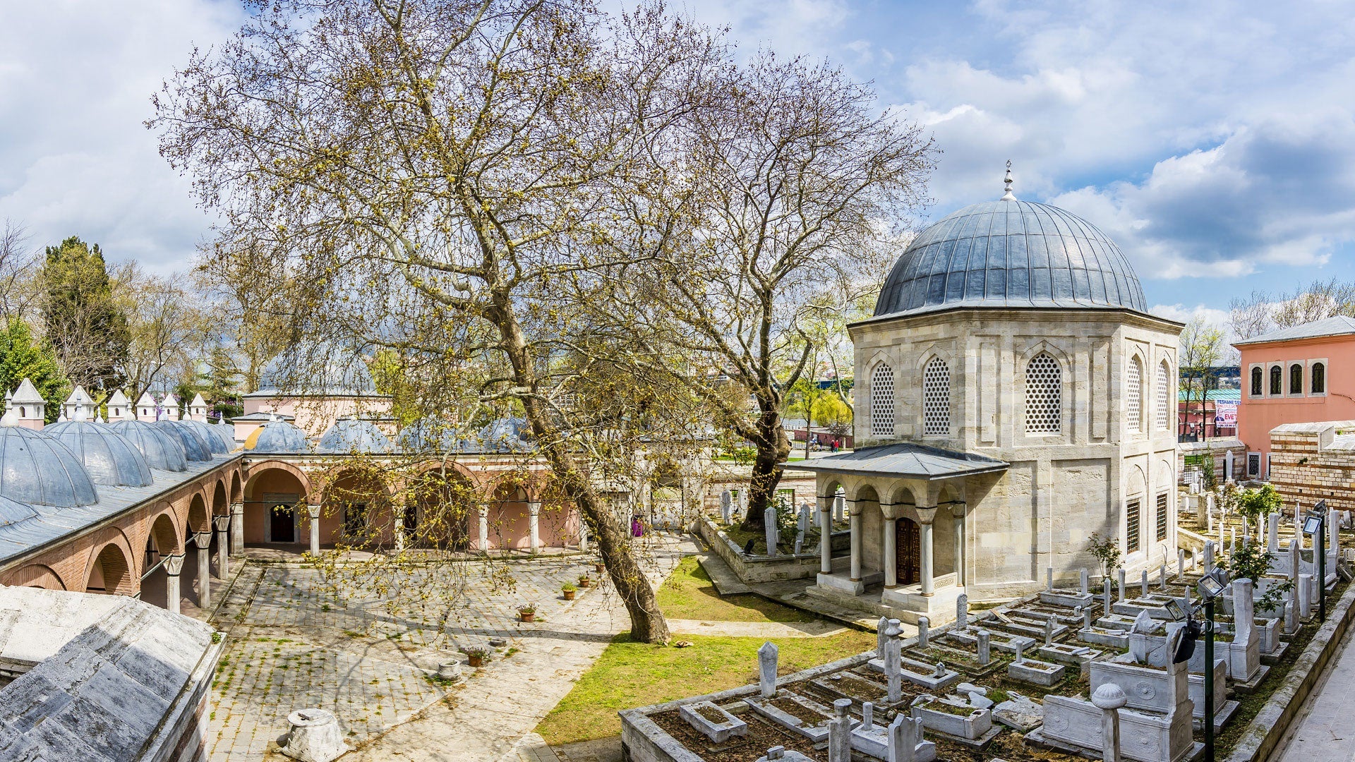 Mahmut Paşa Türbesi İstanbul