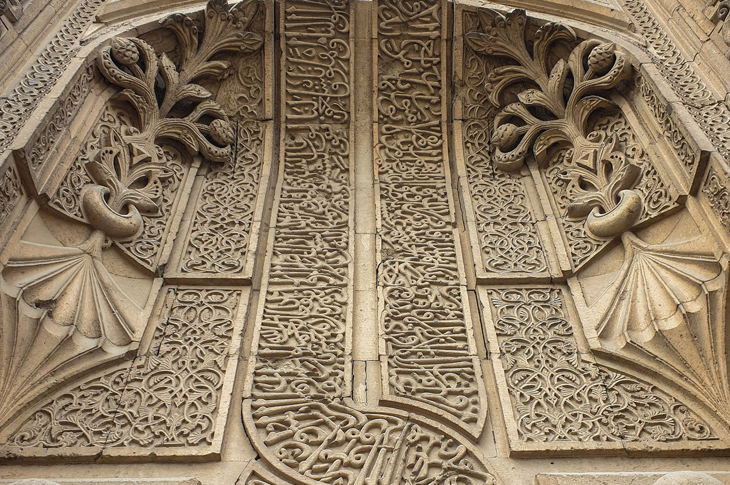 Picture Or Rumi Patterns The Place of Traditional Plant Decorations and Rumi Motifs in Art